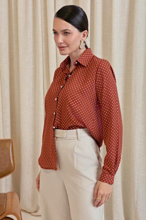 Camisa Feminina Poá Minimalista Marrom